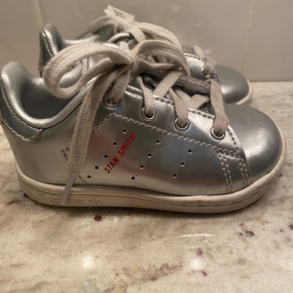 Adidas Stan Smith toddler silver sneakers. US size 5 - Picture 2 of 5